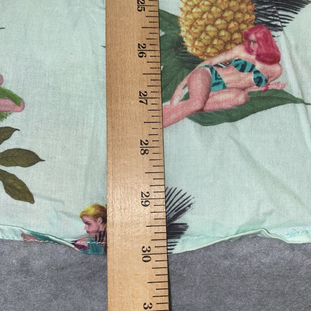 On The Byas Shirt Men's Medium Green Pinup Girls Hawaiian AOP Button Up Tropic - Picture 15 of 16